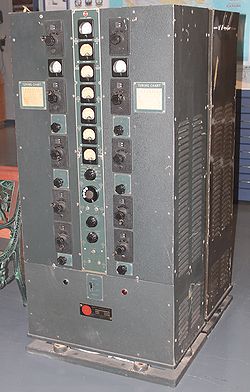 Equipment radio transmitter C33 (2).jpg